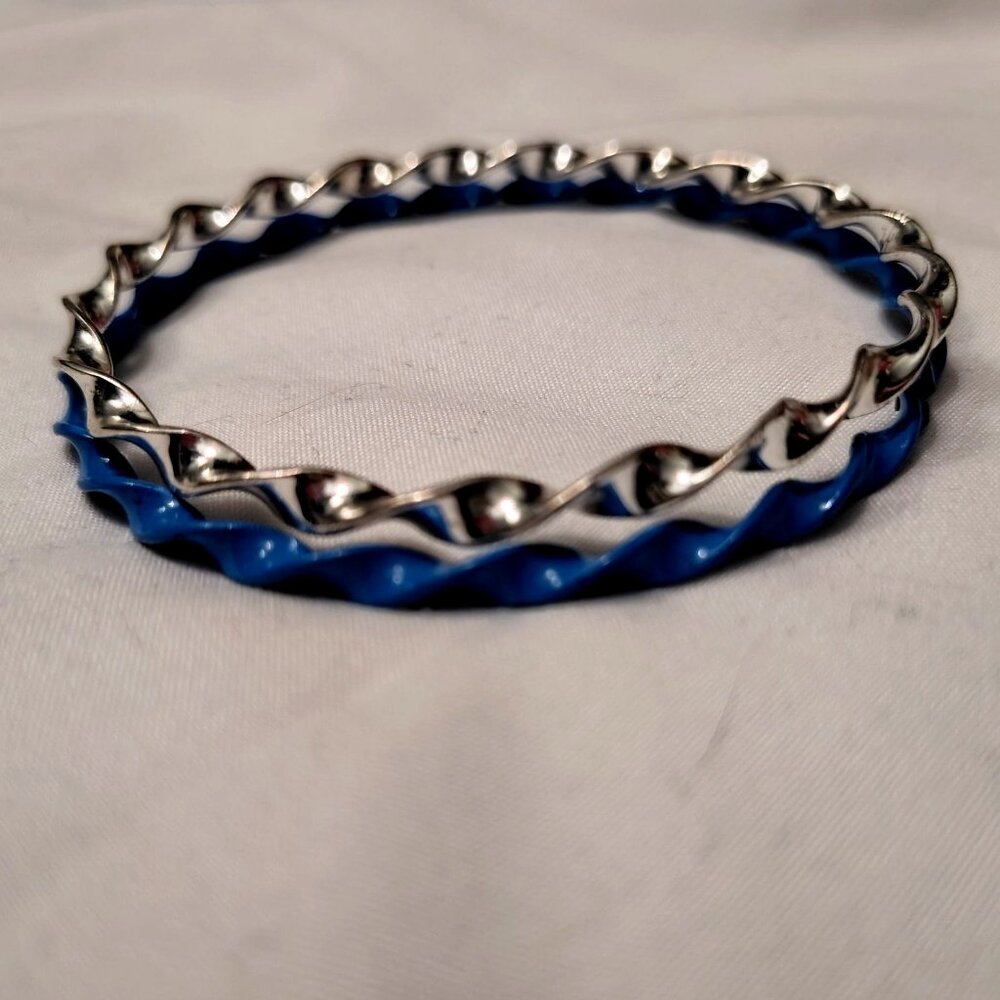 White & Blue Mixed Media Acrylic & Metal Bangle‎ Bracelets - Vintage Style Beach - Picture 5 of 8
